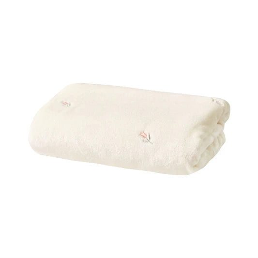 Patterned Baby Throw Blanket, 125 x 90 cm Winter Fleece-Style Cover in Bear, Cherry and More Designs for Supervised Cuddles and New-Parent Gifts