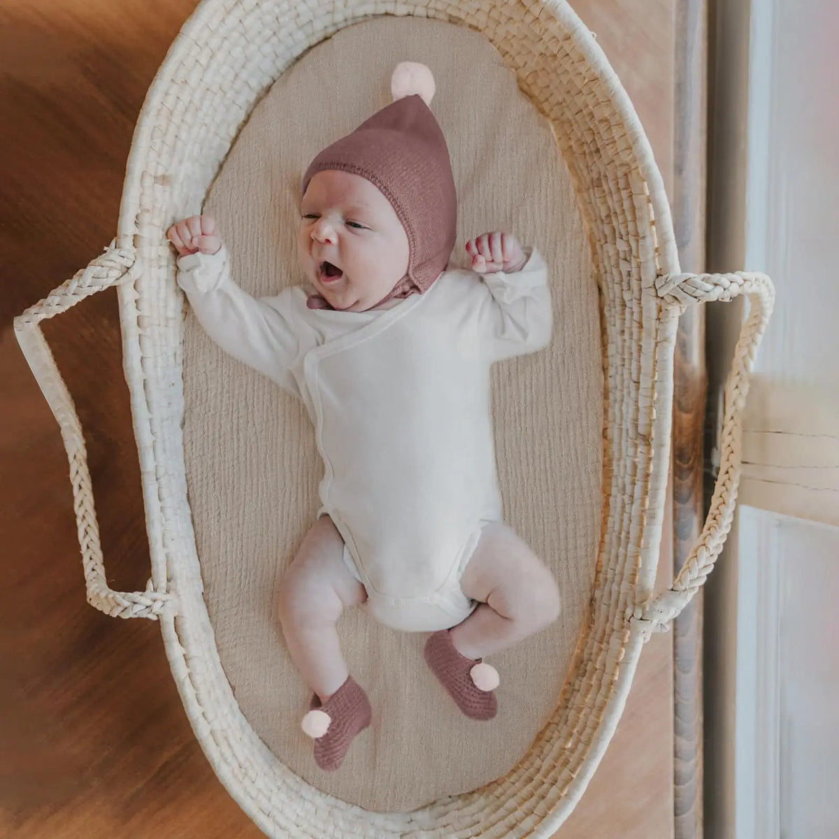 Cotton Bassinet Mattress Covers 2-Pack, Removable Washable Cradle Fitted Sheets with Textured Fabric for Compatible Nursery Mattresses