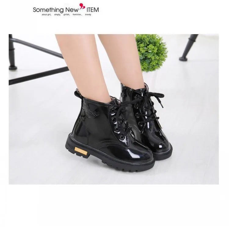 Kids Lace-Up Ankle Boots in PU Leather, Glossy Fashion Shoes for Boys and Girls with Black Soles, Five Colors and Sizes 21–37 for Spring and Fall