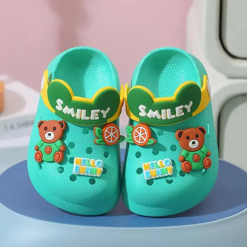 Toddler Bunny and Bear Clogs with Cartoon Decorations, Ventilation Holes and Pivoting Heel Strap for Boys and Girls Casual Summer Outfits, Inner Lengths 12–17 cm