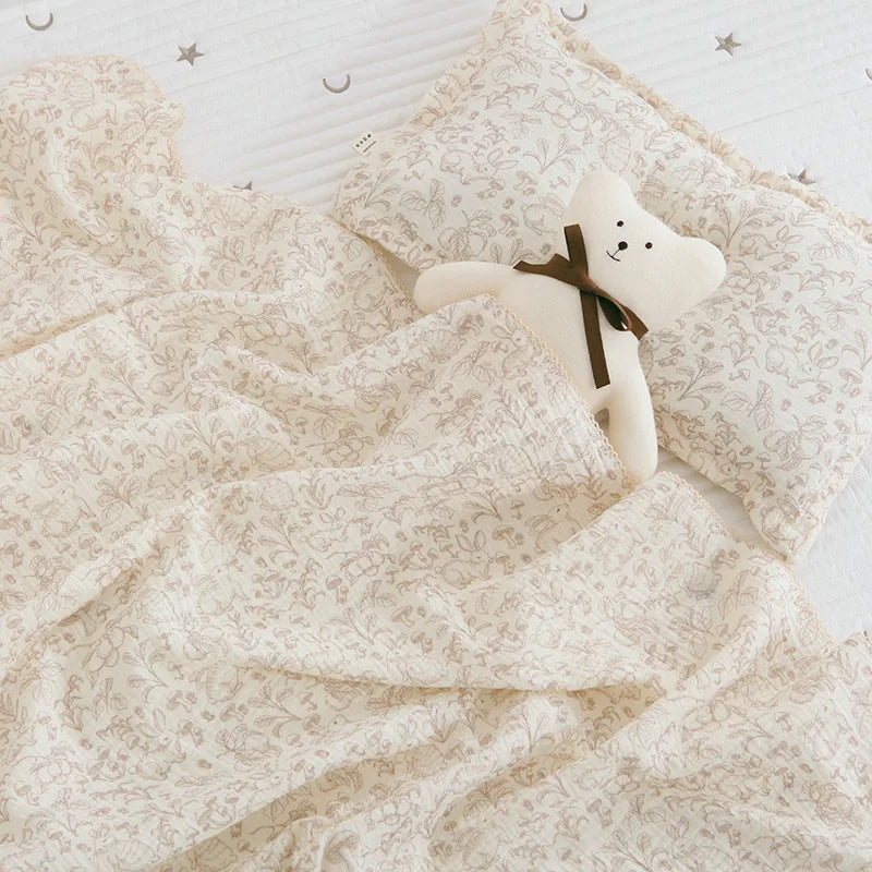 Large Muslin Baby Blanket, 150 x 120 cm Two-Layer Cotton Receiving Wrap with Floral Prints and Decorative Scalloped Edges for Supervised Cuddles