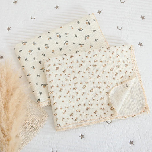 Large Muslin Baby Blanket, 150 x 120 cm Two-Layer Cotton Receiving Wrap with Floral Prints and Decorative Scalloped Edges for Supervised Cuddles