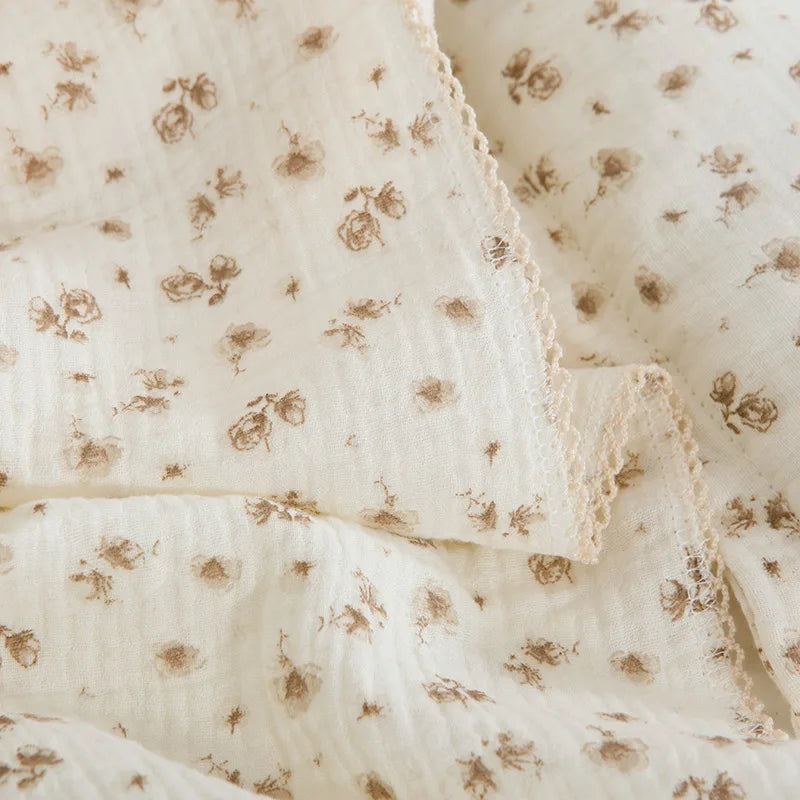 Large Muslin Baby Blanket, 150 x 120 cm Two-Layer Cotton Receiving Wrap with Floral Prints and Decorative Scalloped Edges for Supervised Cuddles