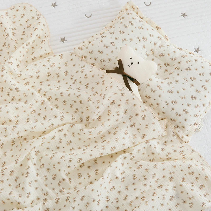 Large Muslin Baby Blanket, 150 x 120 cm Two-Layer Cotton Receiving Wrap with Floral Prints and Decorative Scalloped Edges for Supervised Cuddles