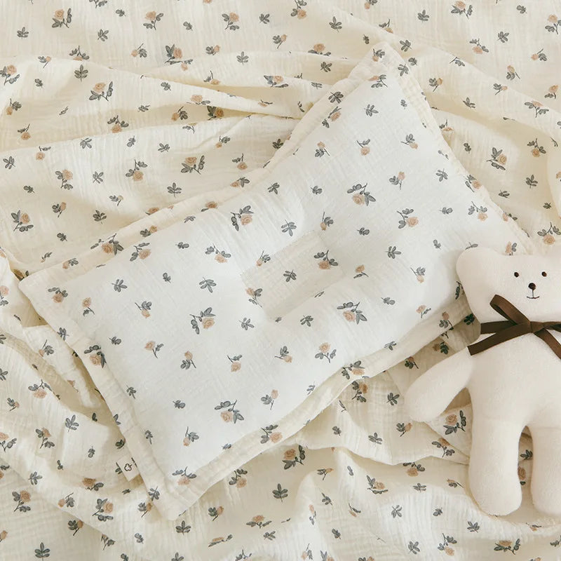 Large Muslin Baby Blanket, 150 x 120 cm Two-Layer Cotton Receiving Wrap with Floral Prints and Decorative Scalloped Edges for Supervised Cuddles