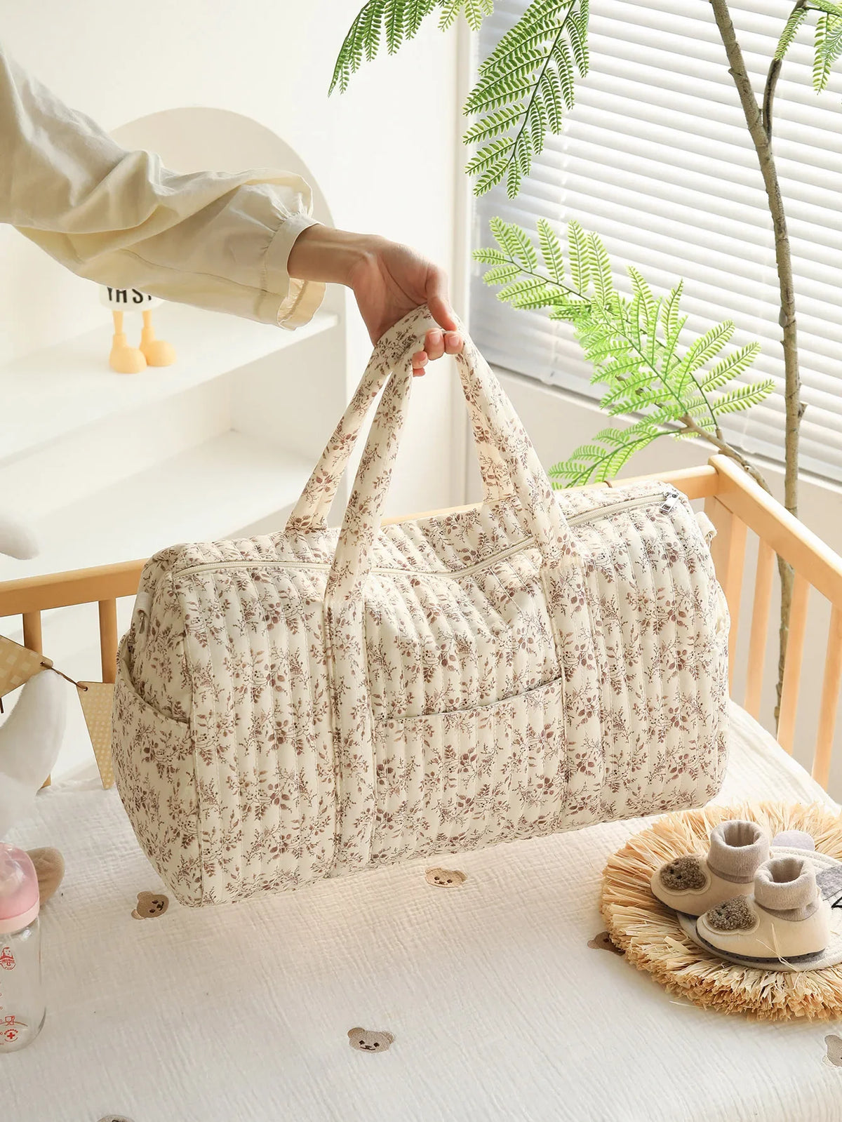 Diaper Bag Tote with Leaf Print, Large Capacity Mommy Handbag with Zipper Closure and Carry Handles for Baby Essentials and Travel