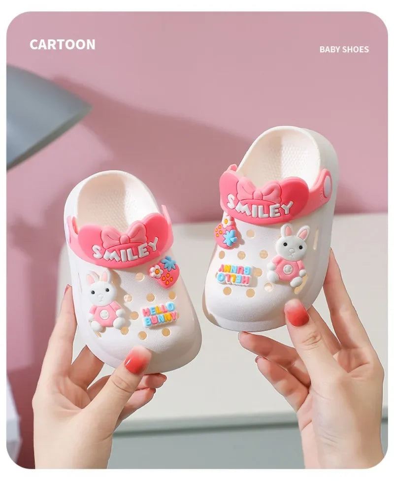 Toddler Bunny and Bear Clogs with Cartoon Decorations, Ventilation Holes and Pivoting Heel Strap for Boys and Girls Casual Summer Outfits, Inner Lengths 12–17 cm
