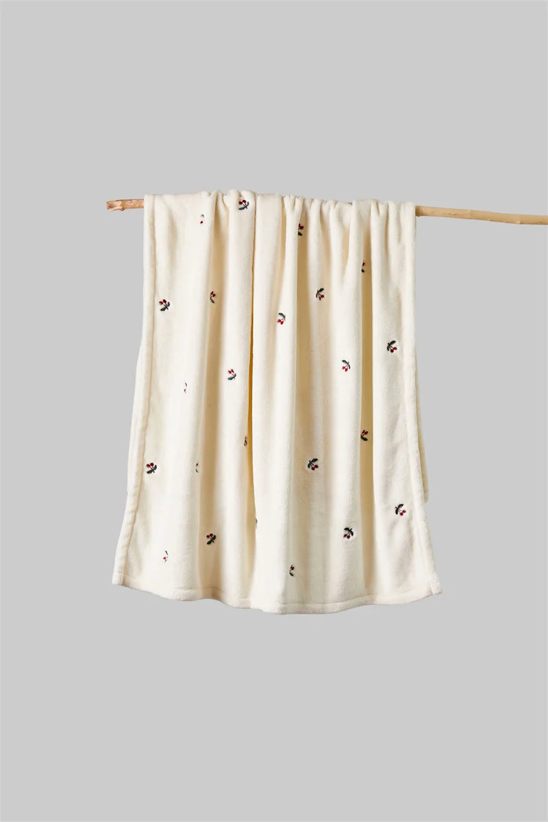 Patterned Baby Throw Blanket, 125 x 90 cm Winter Fleece-Style Cover in Bear, Cherry and More Designs for Supervised Cuddles and New-Parent Gifts