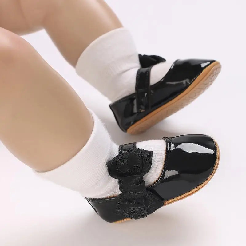 Baby Girl Mary Jane Shoes with Bow Detail and Glossy Finish, Round-Toe Infant Dress Flats for Spring Outfits, Parties and Photos, 0-18 Months