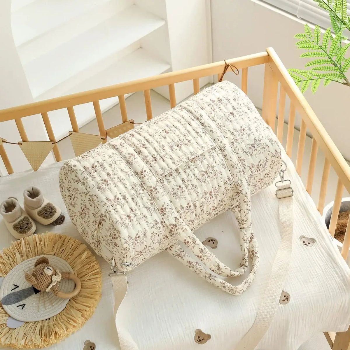 Diaper Bag Tote with Leaf Print, Large Capacity Mommy Handbag with Zipper Closure and Carry Handles for Baby Essentials and Travel