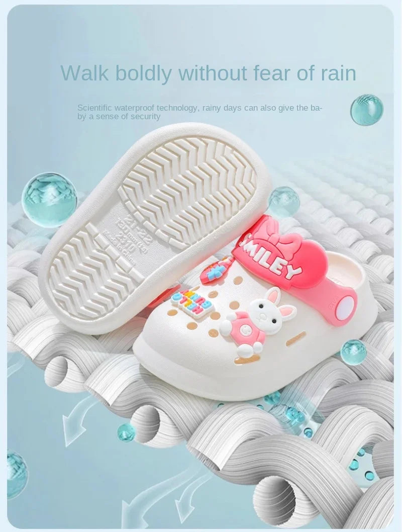 Toddler Bunny and Bear Clogs with Cartoon Decorations, Ventilation Holes and Pivoting Heel Strap for Boys and Girls Casual Summer Outfits, Inner Lengths 12–17 cm