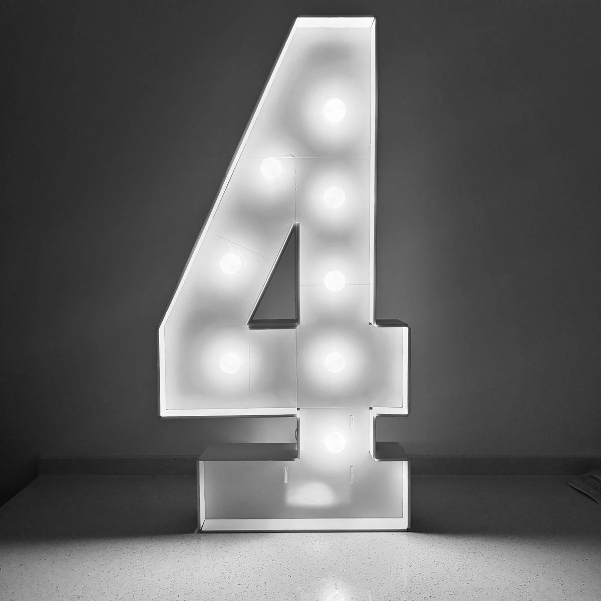 Light Up Marquee Numbers, 73 cm White KT Board Frames with Lights and Support Brackets for Birthday Backdrops and Anniversary Displays