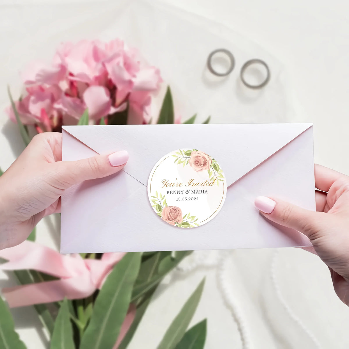 Custom Round and Square Stickers, 500 Personalized Logo Labels in 3–10 cm Sizes for Wedding Favors, Birthday Parties and Baptism Gift Packaging