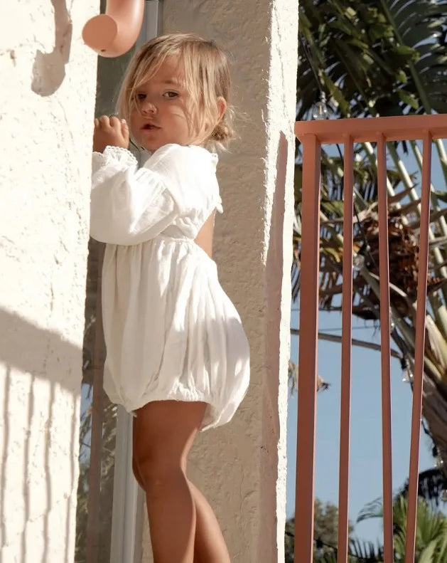 White Long Sleeve Baby Romper with V-Neck Lace and Open-Back Detail, Nordic-Inspired One-Piece Outfit for Family Photos, Sizes 66-100cm