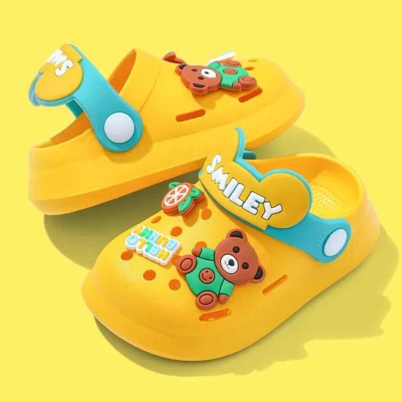 Toddler Bunny and Bear Clogs with Cartoon Decorations, Ventilation Holes and Pivoting Heel Strap for Boys and Girls Casual Summer Outfits, Inner Lengths 12–17 cm