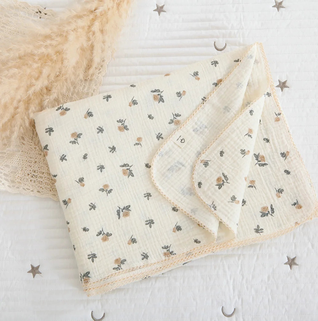 Large Muslin Baby Blanket, 150 x 120 cm Two-Layer Cotton Receiving Wrap with Floral Prints and Decorative Scalloped Edges for Supervised Cuddles