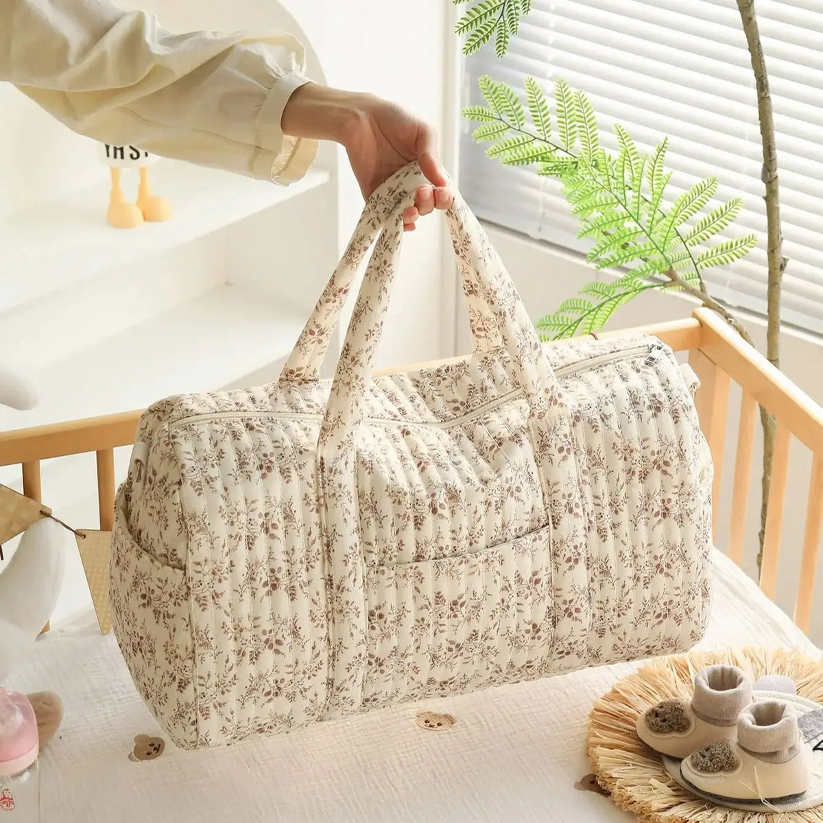 Diaper Bag Tote with Leaf Print, Large Capacity Mommy Handbag with Zipper Closure and Carry Handles for Baby Essentials and Travel