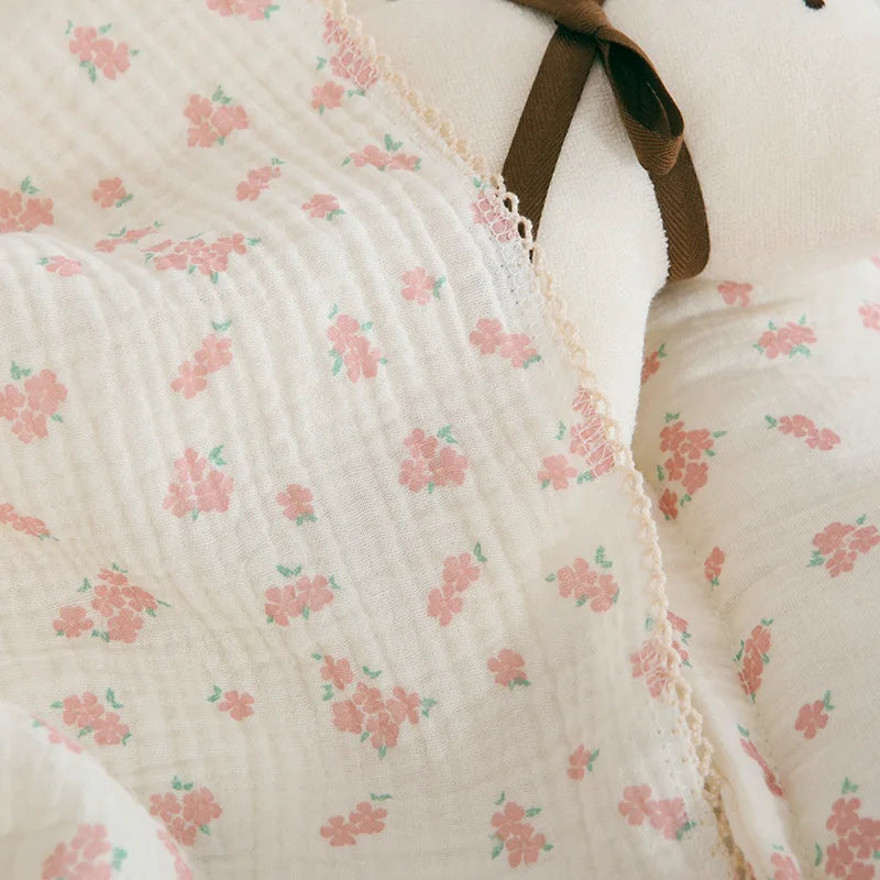 Large Muslin Baby Blanket, 150 x 120 cm Two-Layer Cotton Receiving Wrap with Floral Prints and Decorative Scalloped Edges for Supervised Cuddles