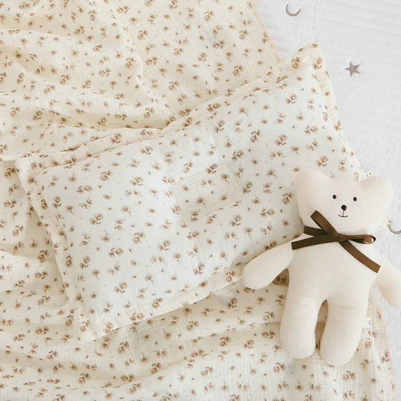 Large Muslin Baby Blanket, 150 x 120 cm Two-Layer Cotton Receiving Wrap with Floral Prints and Decorative Scalloped Edges for Supervised Cuddles