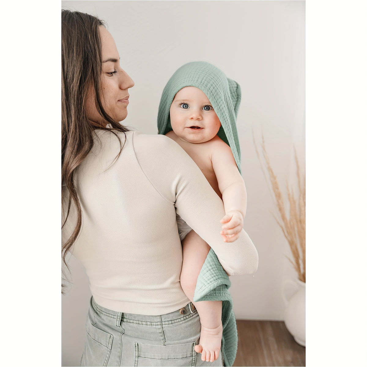 Newborn Hooded Muslin Baby Bath Towels, 2-Pack of 100% Cotton 30 x 30 Infant Towels with Attached Hoods, Soft Absorbent Bath Set for Sensitive Skin, Pink Floral