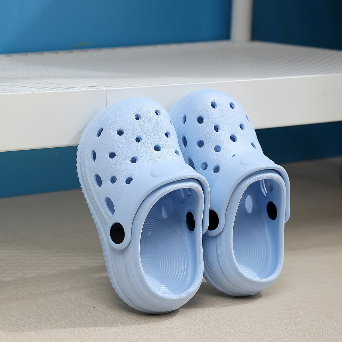 Toddler EVA Slip-On Clogs with Ventilation Holes and Heel Strap, Thick-Sole Round-Toe Casual Shoes for Boys and Girls in Five Colors for Home and Outdoor Outfits