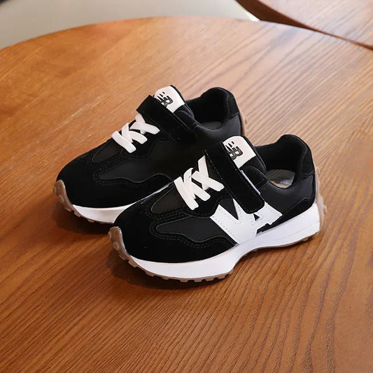 Kids Retro-Style Low-Top Sneakers with Adjustable Strap, Lace Detailing and Contrast Panels in Black, Beige or Green for Spring Fall Outfits