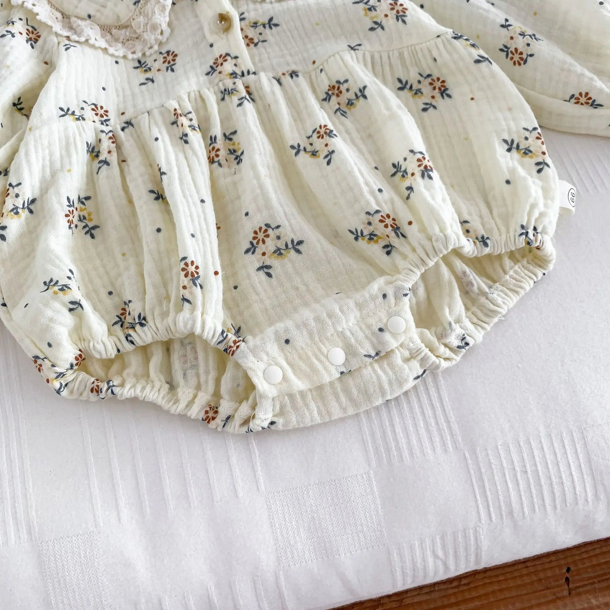Lace Collar Baby Girl Romper with Bonnet, Cream Floral Long Sleeve Bubble One-Piece and Matching Hat for Spring Photos, Sizes 66-90