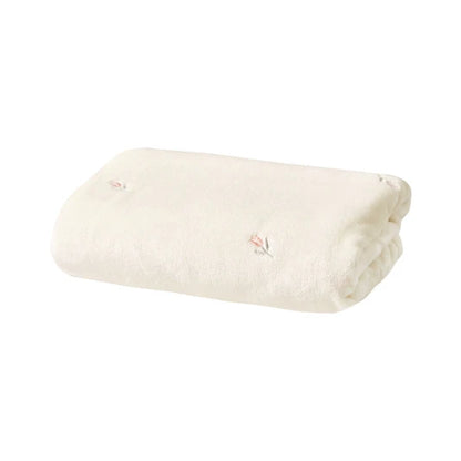 Patterned Baby Throw Blanket, 125 x 90 cm Winter Fleece-Style Cover in Bear, Cherry and More Designs for Supervised Cuddles and New-Parent Gifts