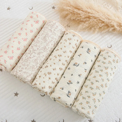 Large Muslin Baby Blanket, 150 x 120 cm Two-Layer Cotton Receiving Wrap with Floral Prints and Decorative Scalloped Edges for Supervised Cuddles