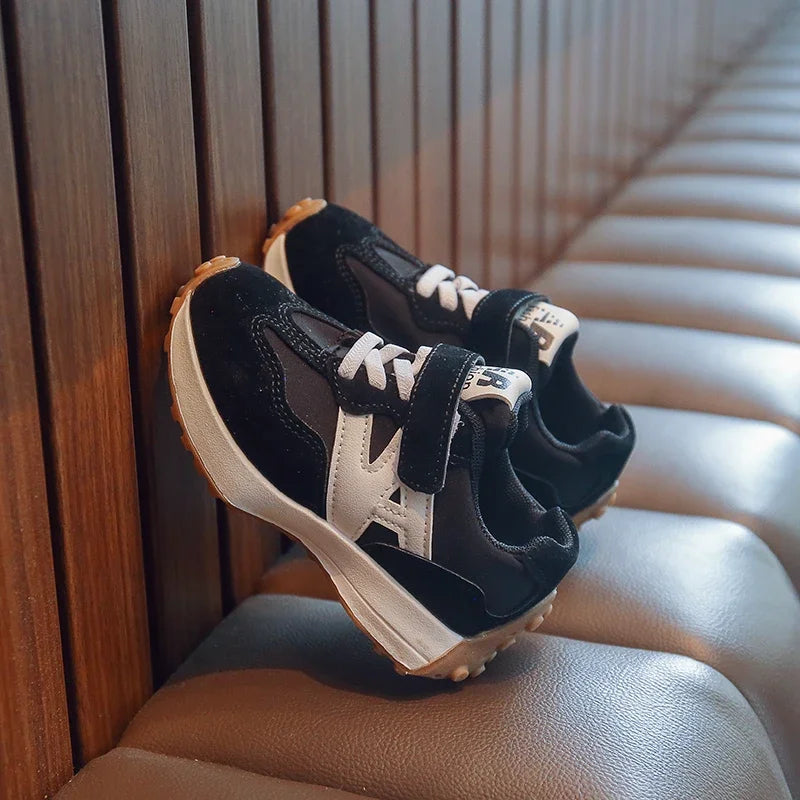 Kids Retro-Style Low-Top Sneakers with Adjustable Strap, Lace Detailing and Contrast Panels in Black, Beige or Green for Spring Fall Outfits