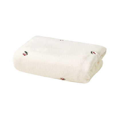Patterned Baby Throw Blanket, 125 x 90 cm Winter Fleece-Style Cover in Bear, Cherry and More Designs for Supervised Cuddles and New-Parent Gifts