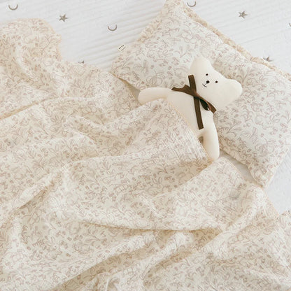 Large Muslin Baby Blanket, 150 x 120 cm Two-Layer Cotton Receiving Wrap with Floral Prints and Decorative Scalloped Edges for Supervised Cuddles