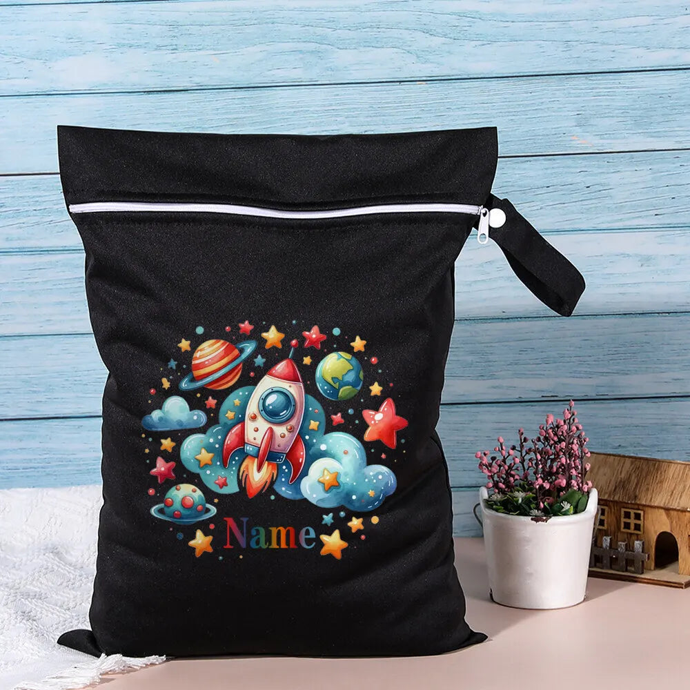 Dinosaur Wet Bag with Personalized Name Design, 40 x 28 cm Polyester Diaper Storage Pouch with Waterproof Membrane for Swimwear and Kids Essentials