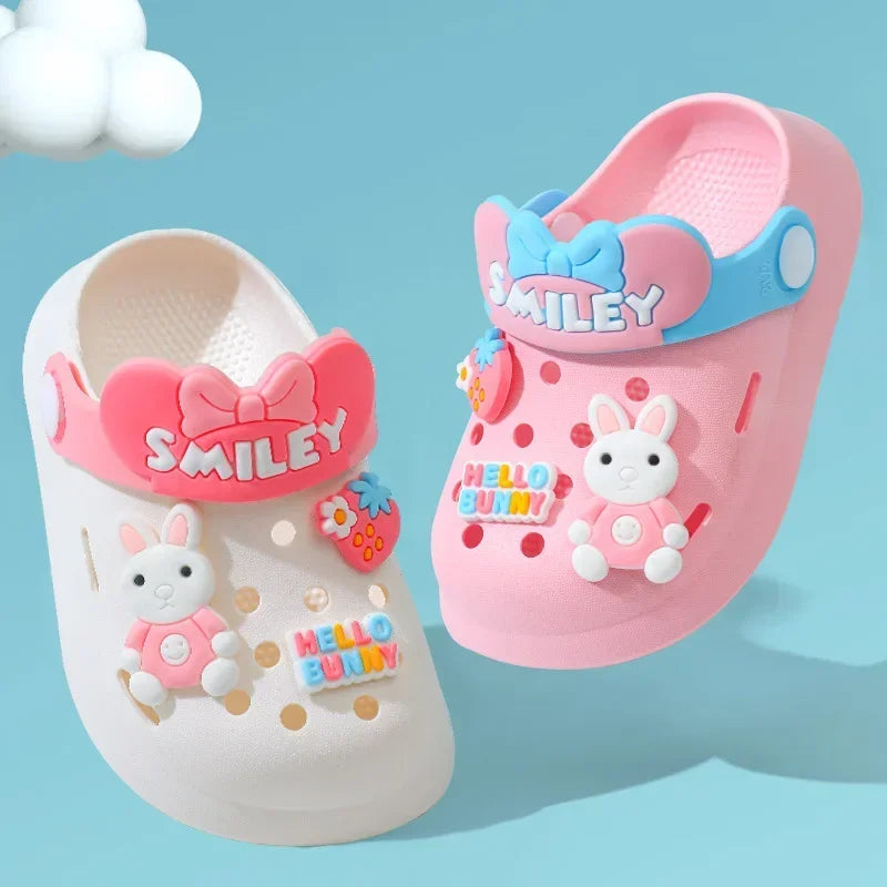 Toddler Bunny and Bear Clogs with Cartoon Decorations, Ventilation Holes and Pivoting Heel Strap for Boys and Girls Casual Summer Outfits, Inner Lengths 12–17 cm