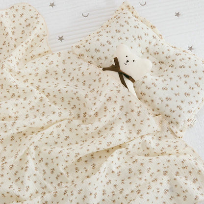 Large Muslin Baby Blanket, 150 x 120 cm Two-Layer Cotton Receiving Wrap with Floral Prints and Decorative Scalloped Edges for Supervised Cuddles