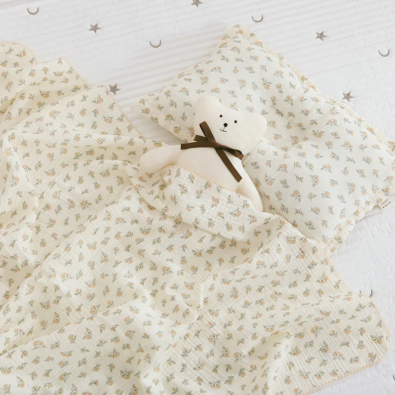 Large Muslin Baby Blanket, 150 x 120 cm Two-Layer Cotton Receiving Wrap with Floral Prints and Decorative Scalloped Edges for Supervised Cuddles