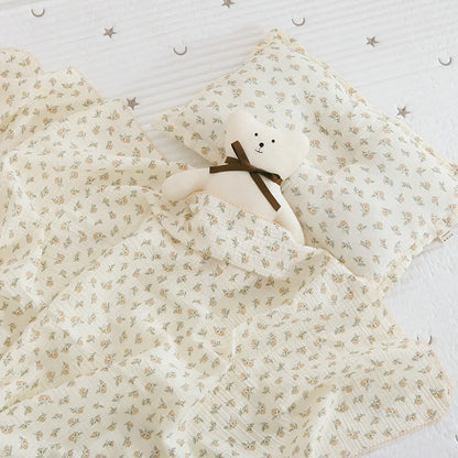 Large Muslin Baby Blanket, 150 x 120 cm Two-Layer Cotton Receiving Wrap with Floral Prints and Decorative Scalloped Edges for Supervised Cuddles