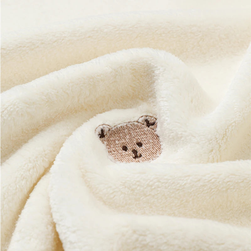 Patterned Baby Throw Blanket, 125 x 90 cm Winter Fleece-Style Cover in Bear, Cherry and More Designs for Supervised Cuddles and New-Parent Gifts