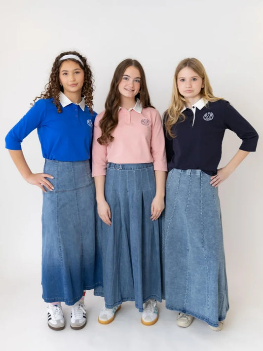 Contrast Collar Polo Shirt for Teen Girls and Women, 95% Cotton Stretch Top with Three-Quarter Sleeves and Chest Crest, Casual Loose Fit