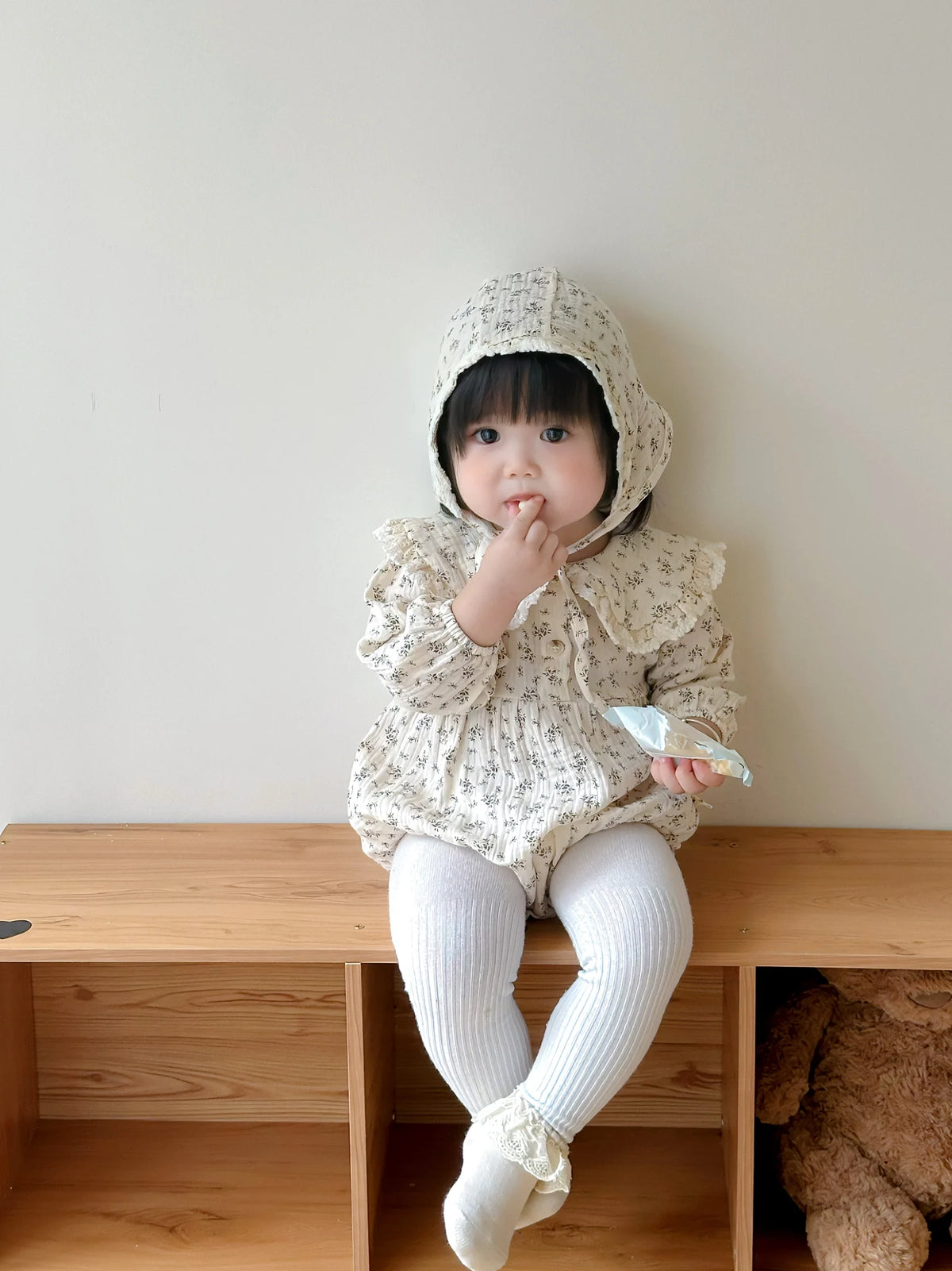 Baby Girl Floral Romper and Bonnet Set, Long Sleeve One-Piece Outfit with Decorative Collar and Snap Bottom for Infant Photos and Fall Outings
