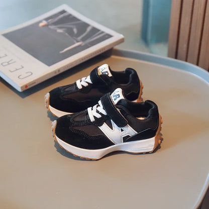 Kids Retro-Style Low-Top Sneakers with Adjustable Strap, Lace Detailing and Contrast Panels in Black, Beige or Green for Spring Fall Outfits
