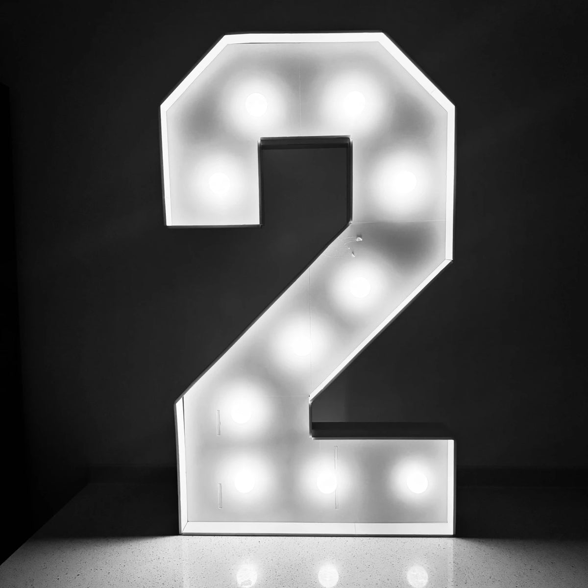 Light Up Marquee Numbers, 73 cm White KT Board Frames with Lights and Support Brackets for Birthday Backdrops and Anniversary Displays