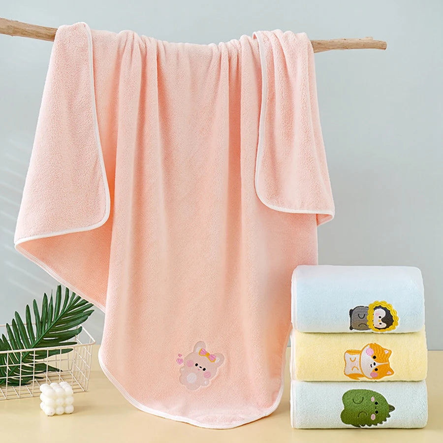 Coral Fleece Baby Bath Towel with Cute Animal Motifs, Soft Thickened Bath Wrap for Supervised Newborn Drying in Four Character Styles