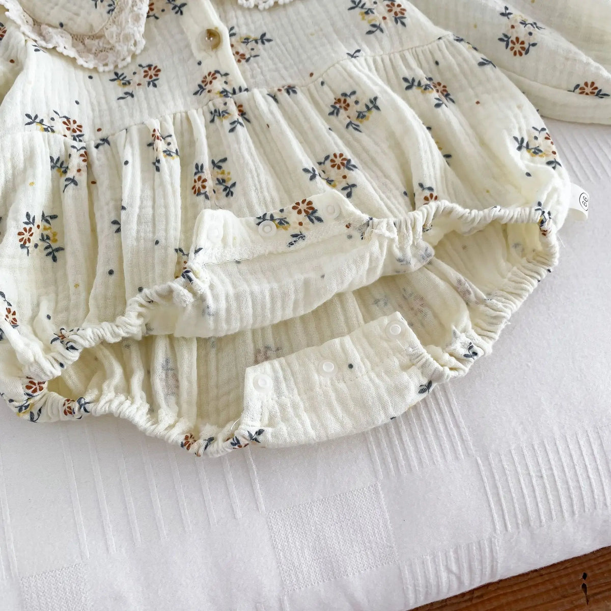 Lace Collar Baby Girl Romper with Bonnet, Cream Floral Long Sleeve Bubble One-Piece and Matching Hat for Spring Photos, Sizes 66-90