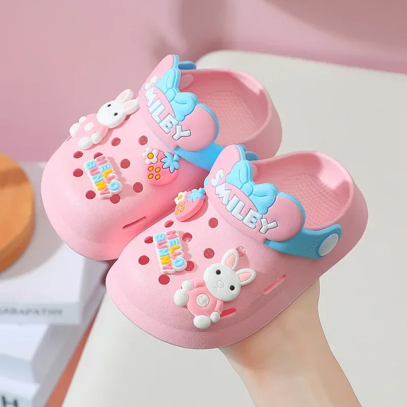 Toddler Bunny and Bear Clogs with Cartoon Decorations, Ventilation Holes and Pivoting Heel Strap for Boys and Girls Casual Summer Outfits, Inner Lengths 12–17 cm
