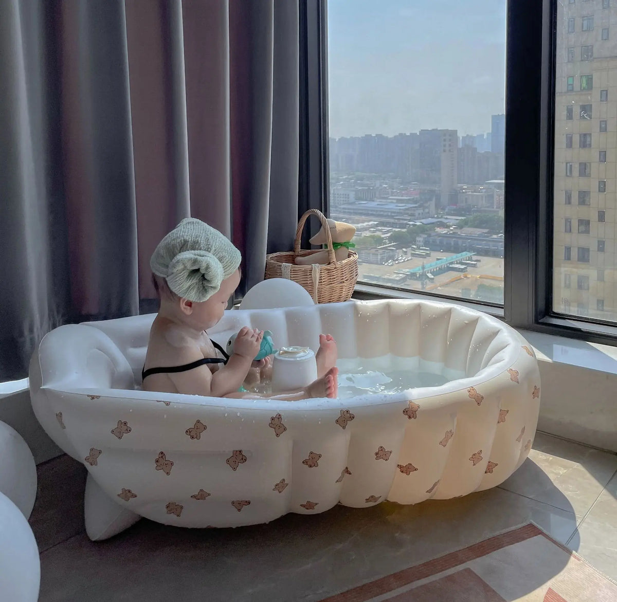 Portable Baby Bath Tub with Built-In Air Pump, Inflatable PVC Bathtub in Animal and Olive Prints for Home Bathing and Family Travel