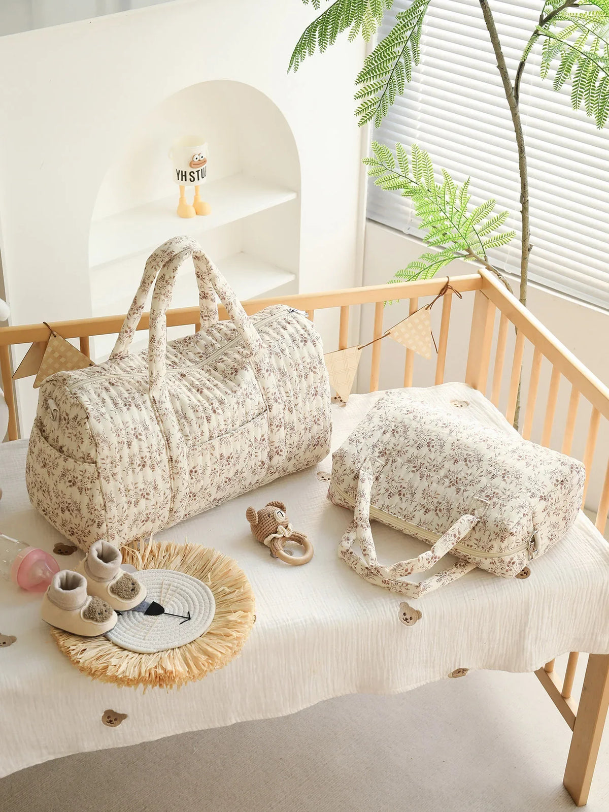 Diaper Bag Tote with Leaf Print, Large Capacity Mommy Handbag with Zipper Closure and Carry Handles for Baby Essentials and Travel