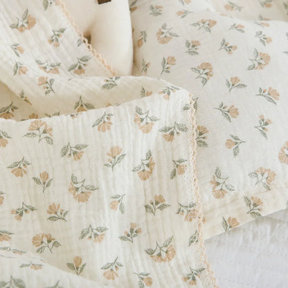 Large Muslin Baby Blanket, 150 x 120 cm Two-Layer Cotton Receiving Wrap with Floral Prints and Decorative Scalloped Edges for Supervised Cuddles