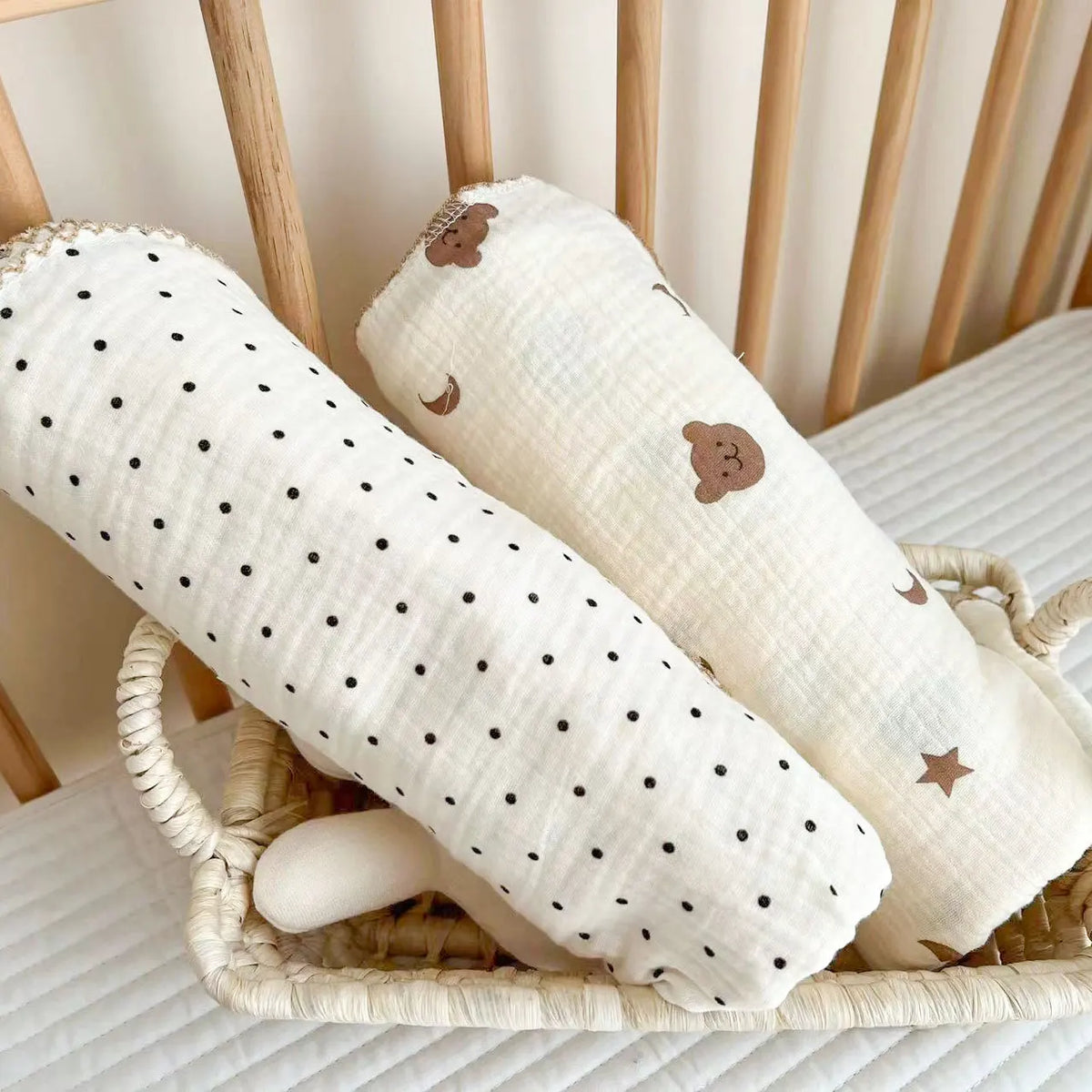 Large Muslin Baby Blanket, 150 x 120 cm Two-Layer Cotton Receiving Wrap with Floral Prints and Decorative Scalloped Edges for Supervised Cuddles