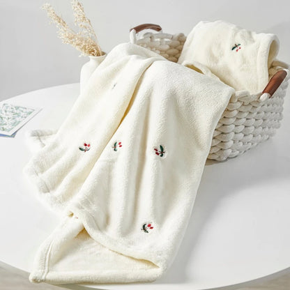 Patterned Baby Throw Blanket, 125 x 90 cm Winter Fleece-Style Cover in Bear, Cherry and More Designs for Supervised Cuddles and New-Parent Gifts